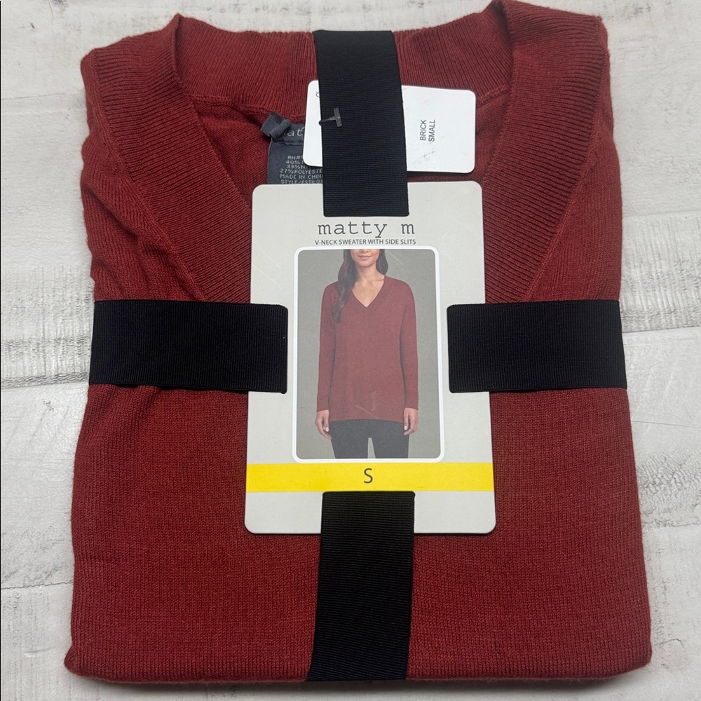 MATTY  M  V-NECK SWEATER WITH SIDE SLITS NWT